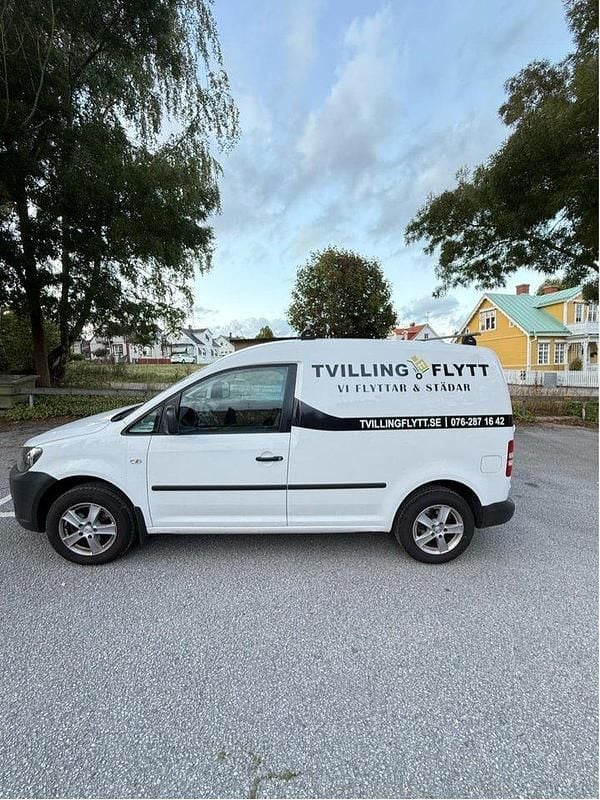 Vit Begagnad 2015 VW Caddy Minibuss | 64 900 kr (Superpris) - Bild 1/4