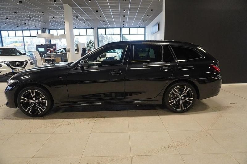 Begagnad BMW 330e M Sport 184 HK (135 kW) 2025 Svart Kombi
