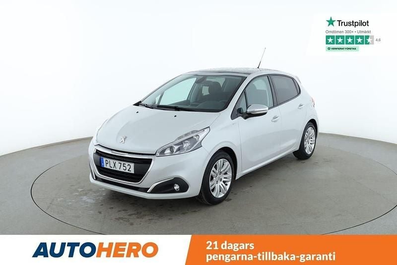 Vit Begagnad 2017 Peugeot 208 Halvkombi | 79 000 kr (Bra pris) - Bild 1/4