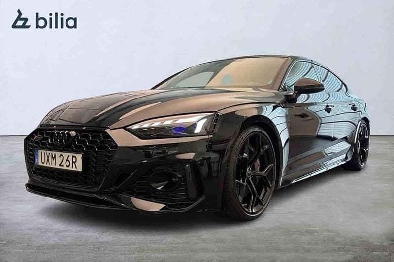 Svart Ny 2025 Audi RS5 Sportback Performance Halvkombi | 1 249 000 kr - Bild 1/1