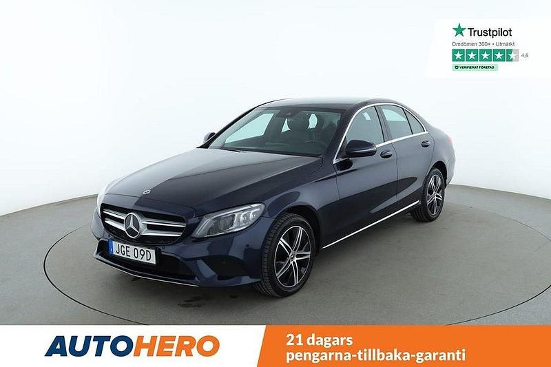 Mörkblå Begagnad 2020 Mercedes C220 Avantgarde Sedan | 263 000 kr (Marknadspris) - Bild 1/4