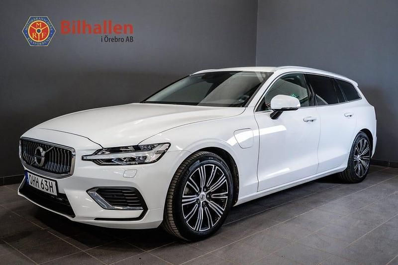 Vit Begagnad 2022 Volvo V60 Kombi | 334 900 kr - Bild 1/4