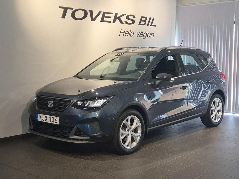 Mörkgrå (magnetic tech metallic) Begagnad 2023 Seat Arona FR SUV | 214 900 kr (Marknadspris) - Bild 1/4