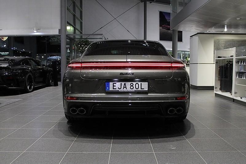 Begagnad Porsche Panamera 600 HK (441 kW) 2024 Grön Halvkombi