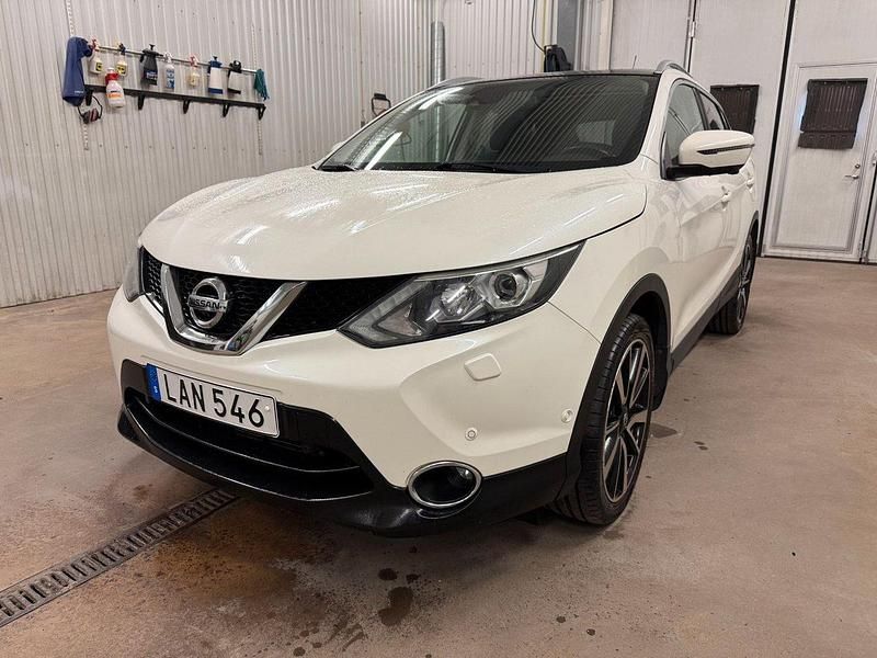 Vit Begagnad 2017 Nissan Qashqai SUV | 159 500 kr (Marknadspris) - Bild 1/4