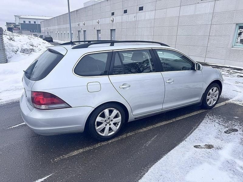 Begagnad VW Golf VI 102 HK (75 kW) 2011 Silver Halvkombi
