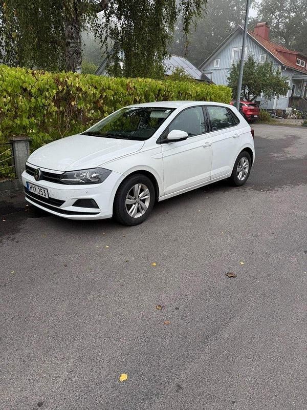 Vit Begagnad 2019 VW Polo Halvkombi | 114 000 kr (Marknadspris) - Bild 1/3