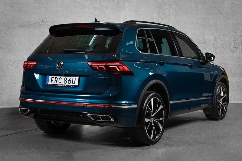 Begagnad VW Tiguan R-line 248 HK (182 kW) 2022 Mörkblå (blå) SUV