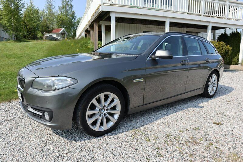 Grå Begagnad 2014 BMW 520 Kombi | 109 000 kr (Marknadspris) - Bild 1/4