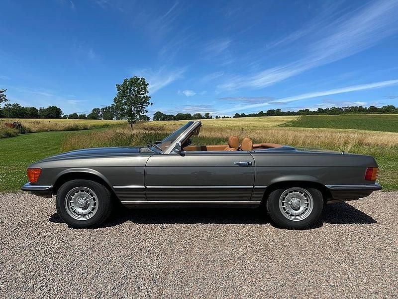 Begagnad Mercedes SL450 224 HK (164 kW) 1975 Mörkgrå Cab