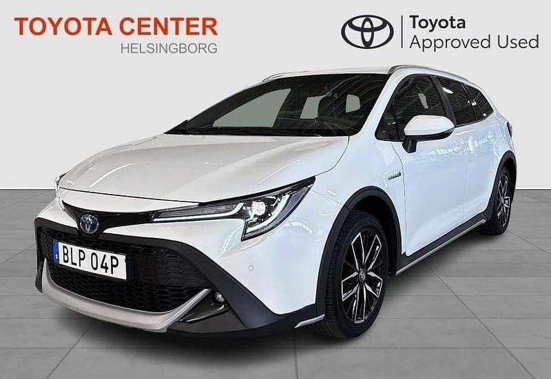 Vit Begagnad 2021 Toyota Corolla Sport SUV | 254 900 kr (Bra pris) - Bild 1/3
