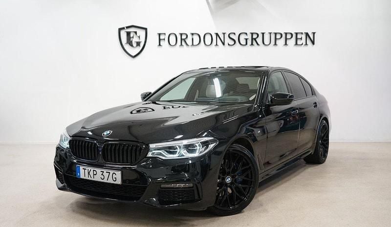 Svart Begagnad 2019 BMW 530 M Sport Sedan | 399 800 kr (Bra pris) - Bild 1/4