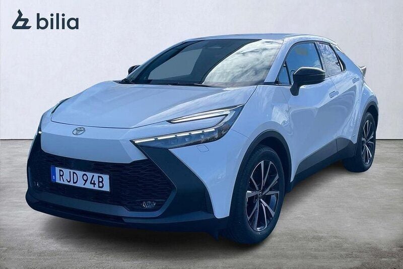 Vit Begagnad 2024 Toyota C-HR Style SUV | 379 900 kr (Bra pris) - Bild 1/3
