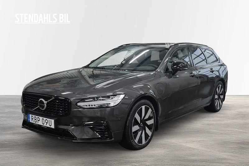 Grå Begagnad 2025 Volvo V90 Plus Kombi | 489 000 kr (Marknadspris) - Bild 1/4