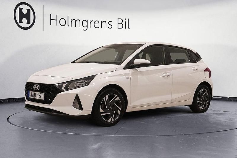 Atlas white Begagnad 2022 Hyundai i20 Essential Halvkombi | 194 800 kr (Lite dyr) - Bild 1/4