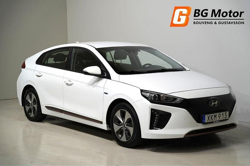 Vit Begagnad 2018 Hyundai Ioniq Comfort Sedan | 159 900 kr - Bild 1/4