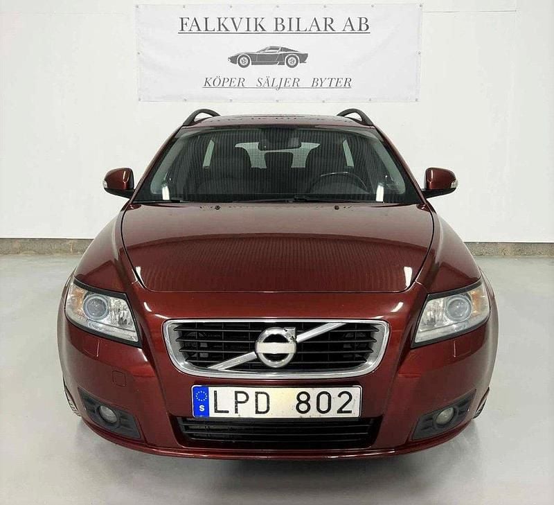 Röd Begagnad 2011 Volvo V50 Momentum Kombi | 44 900 kr (Bra pris) - Bild 1/4