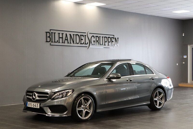 Grå Begagnad 2018 Mercedes C180 AMG Sedan | 259 900 kr (Marknadspris) - Bild 1/4
