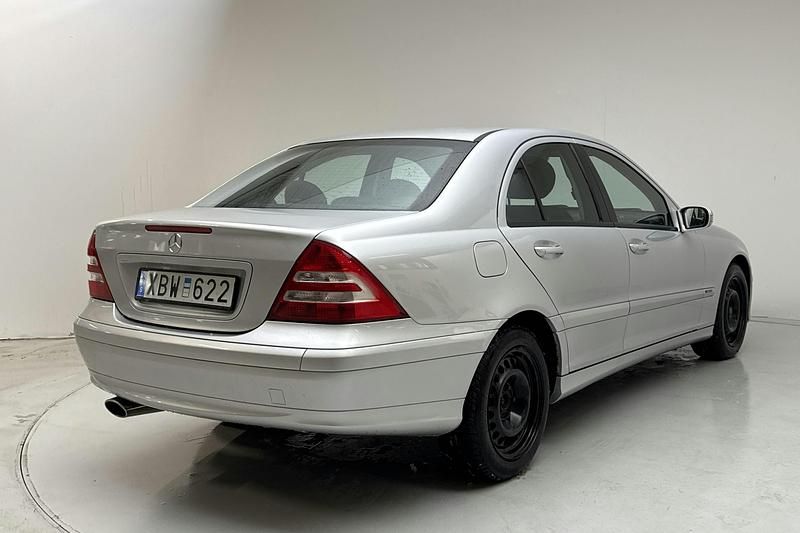 Begagnad Mercedes C180 Sport Edition 143 HK (105 kW) 2005 Silver