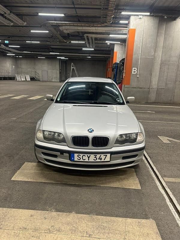 Begagnad BMW 318 118 HK (86 kW) 2001 Sedan