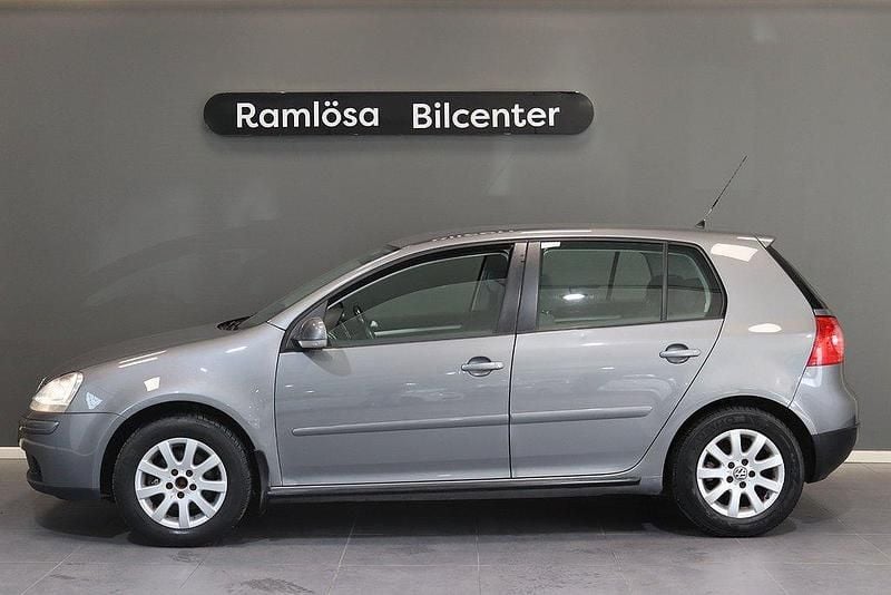 Mörkgrå Begagnad 2008 VW Golf VI Trendline Halvkombi | 49 900 kr (Marknadspris) - Bild 1/4
