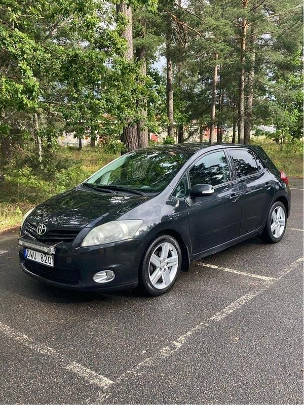 Svart Begagnad 2010 Toyota Auris Sport Halvkombi | 55 000 kr (Bra pris) - Bild 1/1