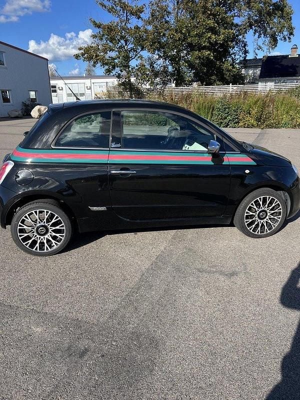 Svart Begagnad 2012 Fiat 500 Lounge Halvkombi | 79 900 kr (Marknadspris) - Bild 1/4
