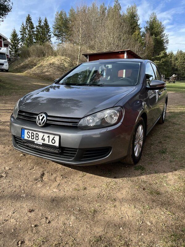 Grå Begagnad 2010 VW Golf VI Halvkombi | 55 000 kr (Marknadspris) - Bild 1/4