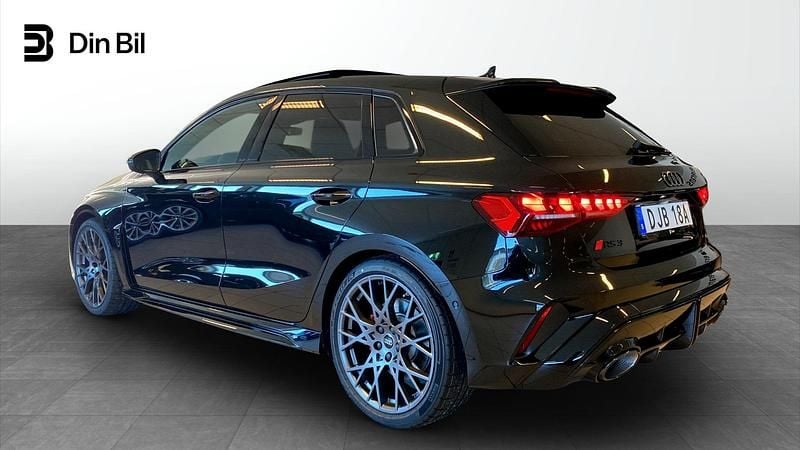 Ny Audi RS3 Sportback Comfort 2026 Svart Halvkombi