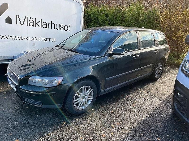 Mörkgrön Begagnad 2005 Volvo V50 Kombi | 6 900 kr (Superpris) - Bild 1/4