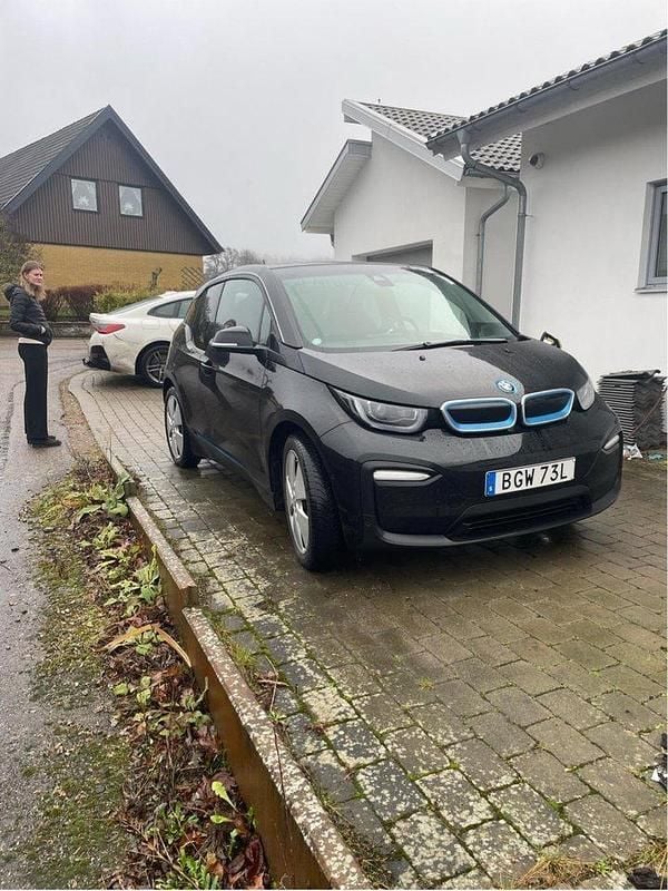 Svart Begagnad 2019 BMW i3 Comfort Edition Halvkombi | 160 000 kr (Bra pris) - Bild 1/4