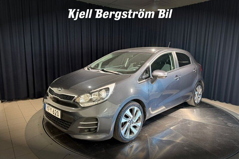 Grå metallic Begagnad 2016 Kia Rio Halvkombi | 104 900 kr (Marknadspris) - Bild 1/4