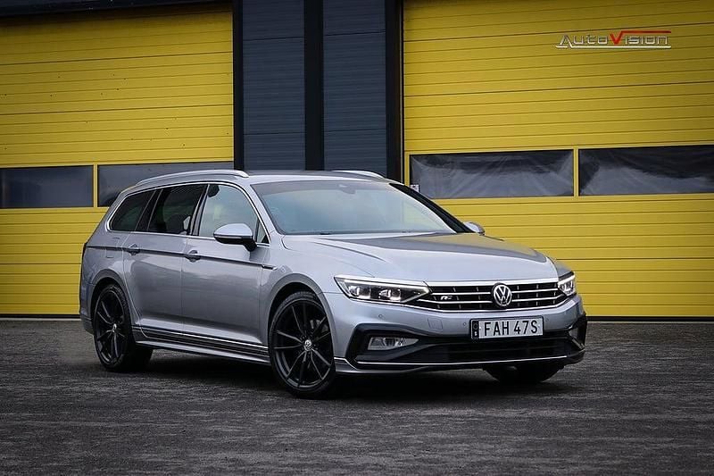 Silver Begagnad 2019 VW Passat R-line Kombi | 279 900 kr (Dyr) - Bild 1/4