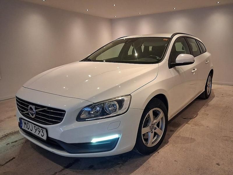 Begagnad Volvo V60 Kinetic 150 HK (110 kW) 2014 Vit Kombi