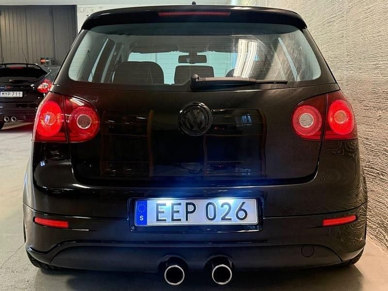 Begagnad VW Golf IV R 250 HK (183 kW) 2006 Svart Halvkombi