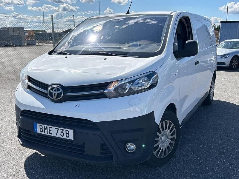 Vit Begagnad 2021 Toyota Proace Van | 133 000 kr - Bild 1/4