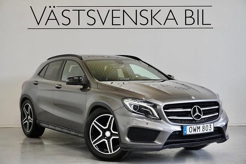 Mörkgrå Begagnad 2015 Mercedes GLA200 AMG line SUV | 159 000 kr (Marknadspris) - Bild 1/4