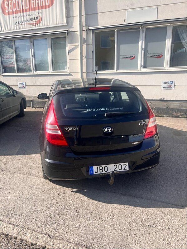 Svart Begagnad 2009 Hyundai i30 Halvkombi | 28 000 kr (Bra pris) - Bild 1/4