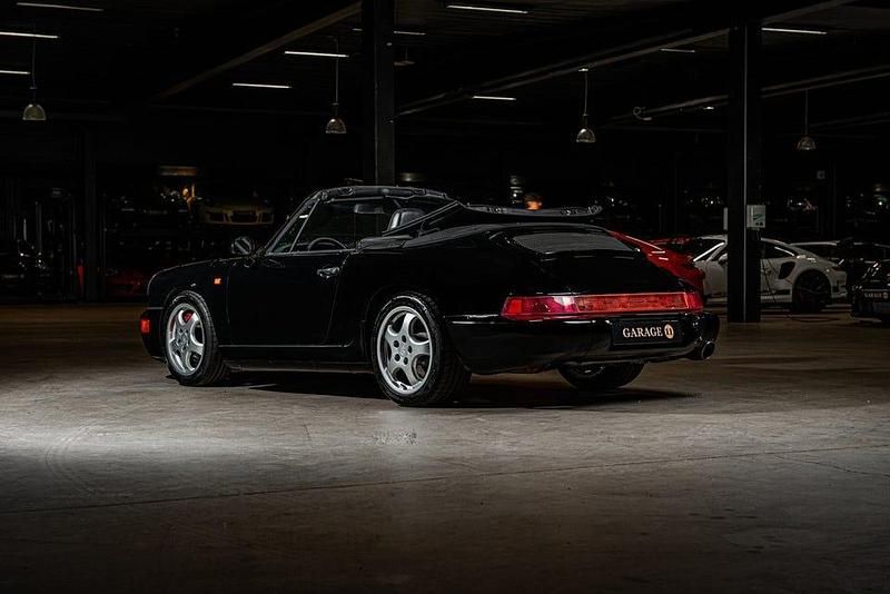 Begagnad Porsche 911 Carrera 250 HK (183 kW) 1992 Svart Cab
