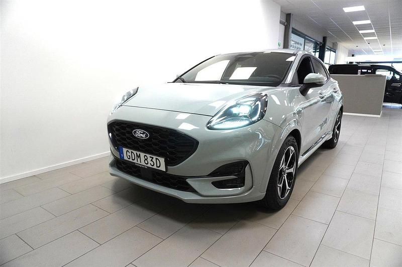 Grå Ny 2024 Ford Puma Gen-E ST-Line SUV | 249 800 kr - Bild 1/4