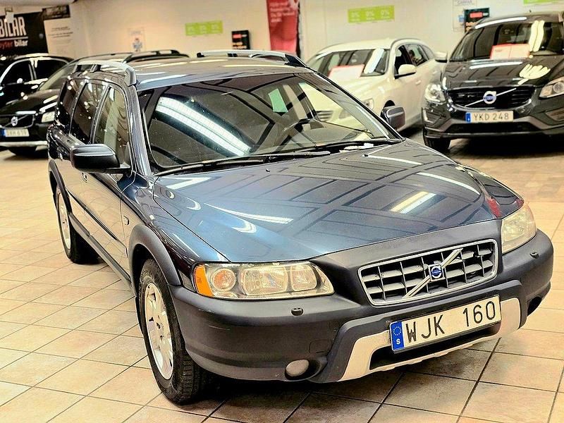 Blå Begagnad 2004 Volvo XC70 Kinetic SUV | 42 900 kr - Bild 1/4