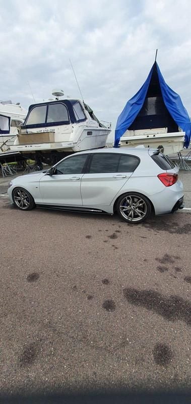 Begagnad 2017 BMW M140 M Sport Halvkombi | 300 000 kr - Bild 1/4