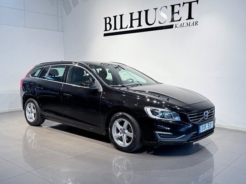 Svart Begagnad 2015 Volvo V60 Momentum Kombi | 169 900 kr (Marknadspris) - Bild 1/4