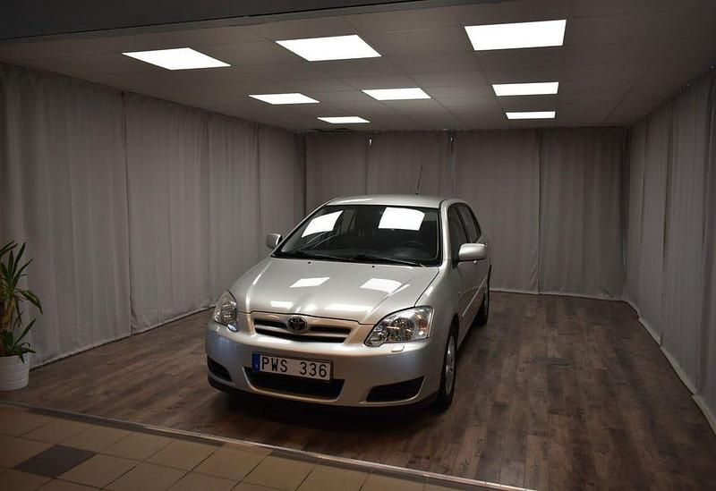 Silver Begagnad 2007 Toyota Corolla Halvkombi | 79 900 kr (Marknadspris) - Bild 1/3
