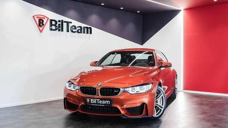 Röd Begagnad 2015 BMW M4 Cab | 649 900 kr (Marknadspris) - Bild 1/4