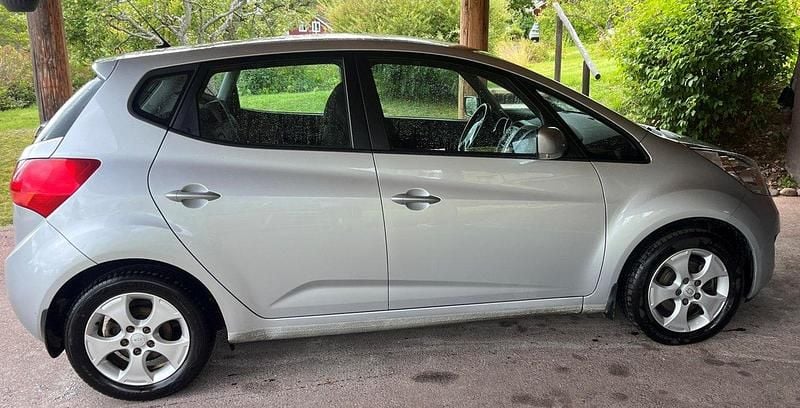 Silver Begagnad 2010 Kia Venga Comfort Halvkombi | 53 000 kr (Marknadspris) - Bild 1/4