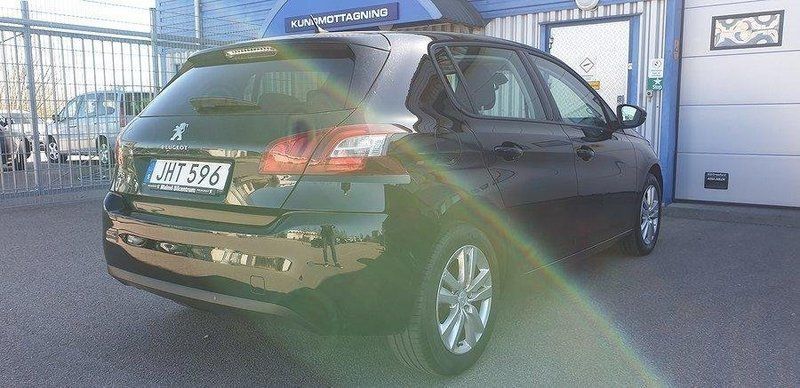 Begagnad Peugeot 308 Active 115 HK (84 kW) 2014 Svart Halvkombi