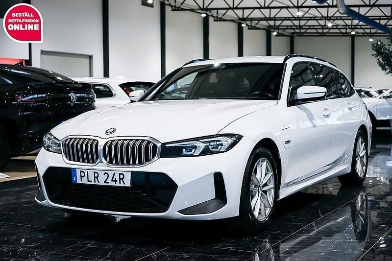 Begagnad BMW 330e M Sport 184 HK (135 kW) 2022 Vit Kombi