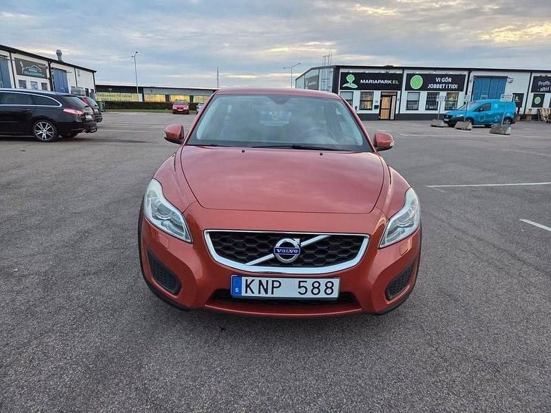 Röd Begagnad 2010 Volvo C30 Drive Kinetic Halvkombi | 44 900 kr (Bra pris) - Bild 1/4