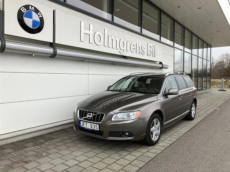 Grå Begagnad 2012 Volvo V70 Summum Kombi | 129 500 kr (Lite dyr) - Bild 1/4